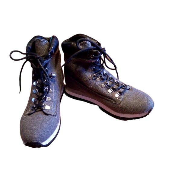 Joe Boxer grey wool blend lace up boots.  Size 7.  Like New!! - Picture 1 of 5